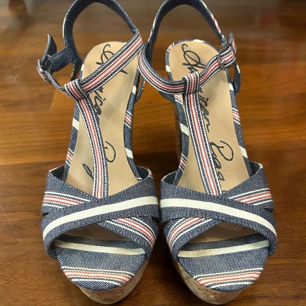 American Rag women’s sandal red/white/blue size 8.5‎